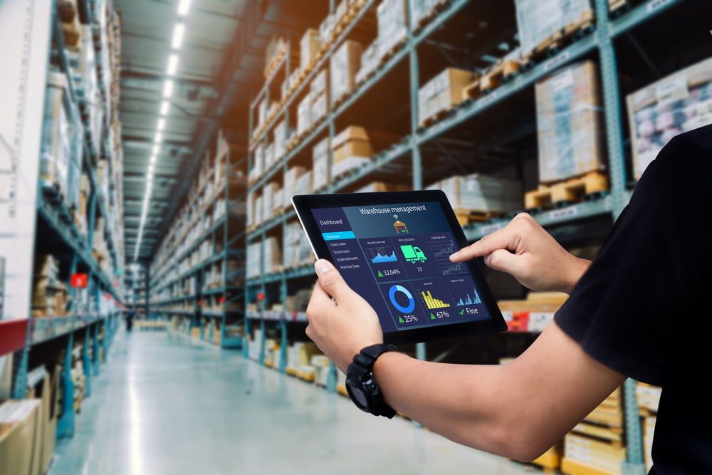 Logistics và thương mại điện tử là hai lĩnh vực đi đầu trong việc triển khai hệ thống WMS.